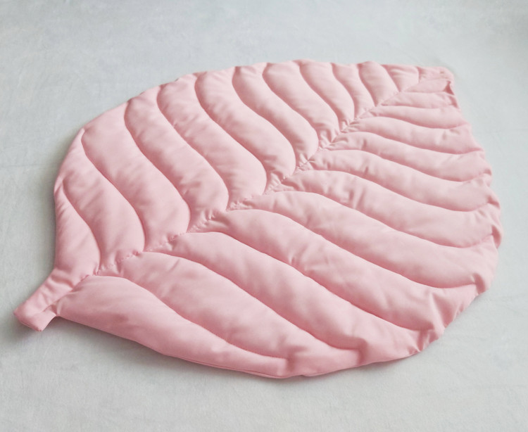 قالیچه اتاق کودک طرح برگ دخترانه leaf play mat