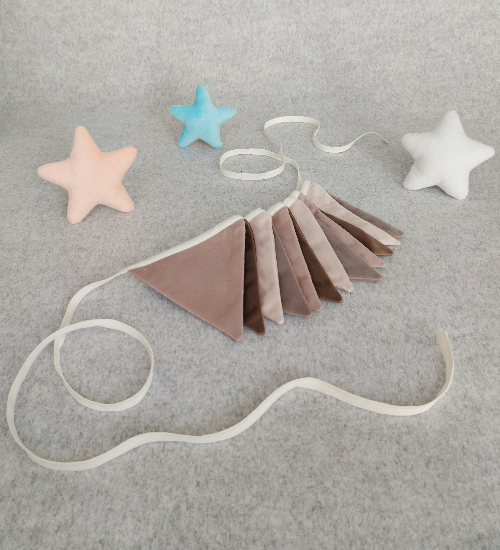 آویز ریسه ای مثلثی