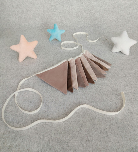 آویز ریسه ای مثلثی