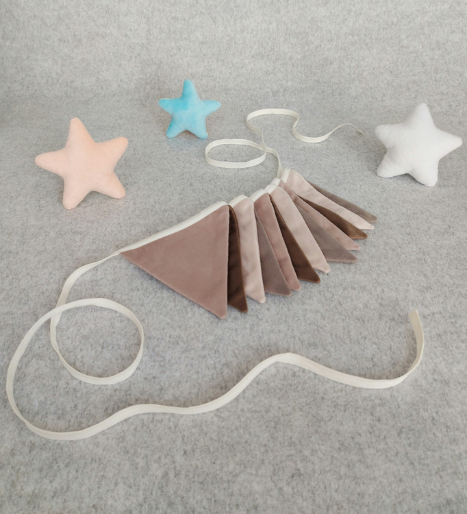 آویز ریسه ای مثلثی