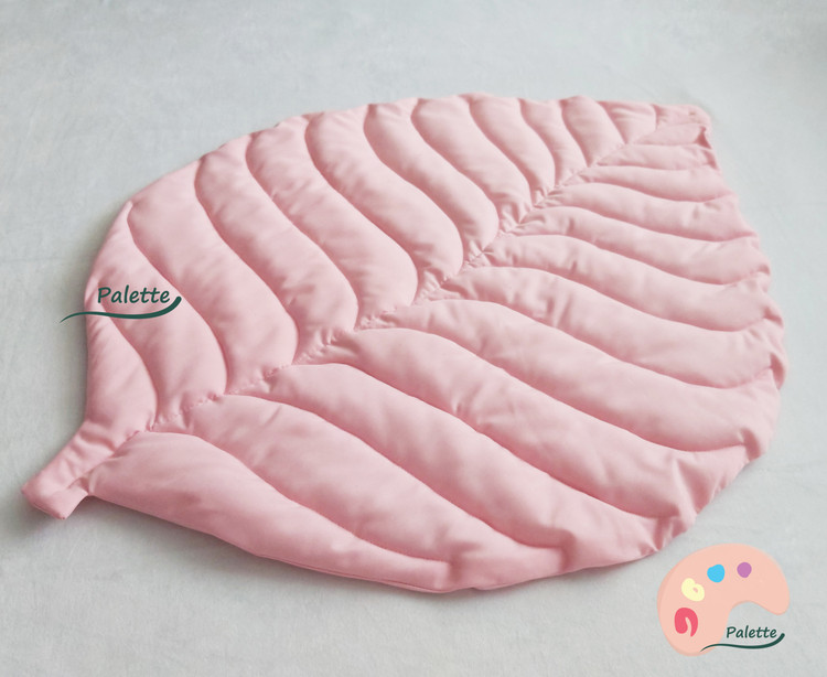 قالیچه اتاق کودک طرح برگ دخترانه leaf play mat