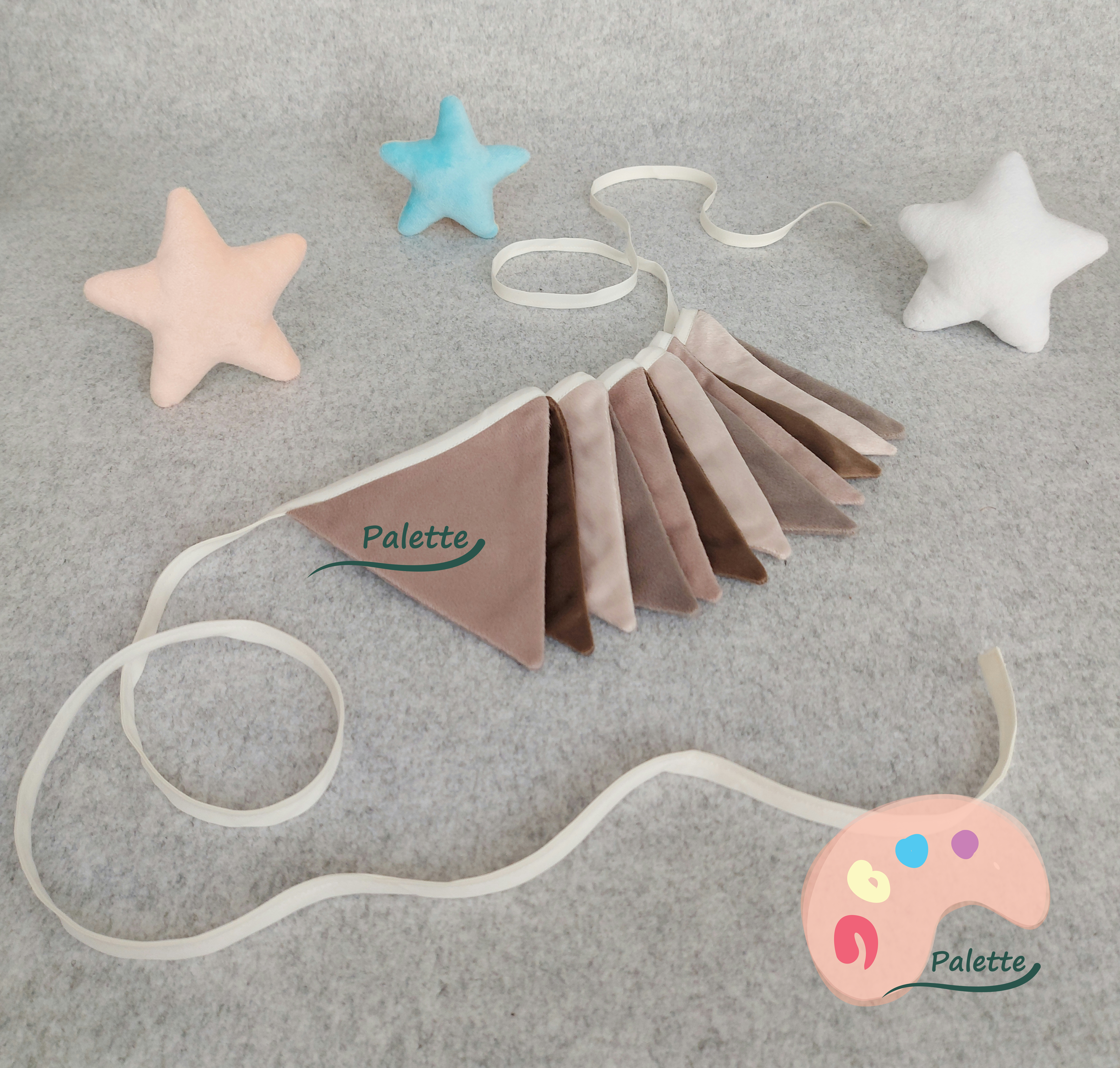 آویز ریسه ای مثلثی پارچه ای